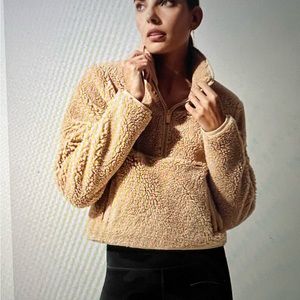 Alo Yoga half zip cropped Sherpa